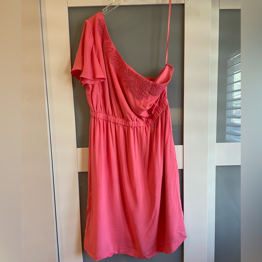 One shoulder pink Gianni Bini dress